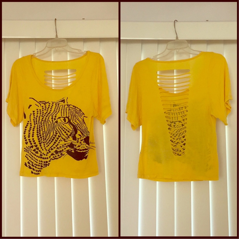 🐆 Ripped Open Back Leopard Graphic Top 🐆